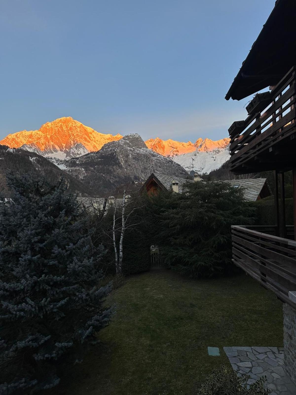 Courmayeur~Navetta Gratuita Per Il Centro+Impianti Eksteriør billede